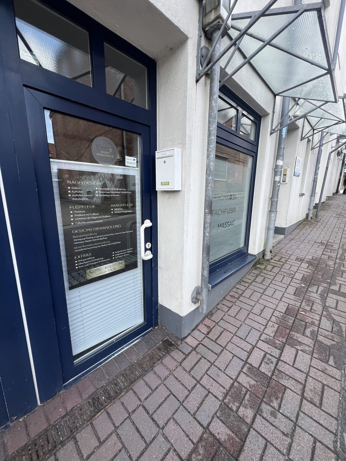 Eingangstür des Kosmetikstudios Kosmetik Eleganz in der Oldesloer Straße 29 in Bad Segeberg